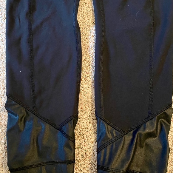 Lululemon RARE leggings - Picture 4 of 4